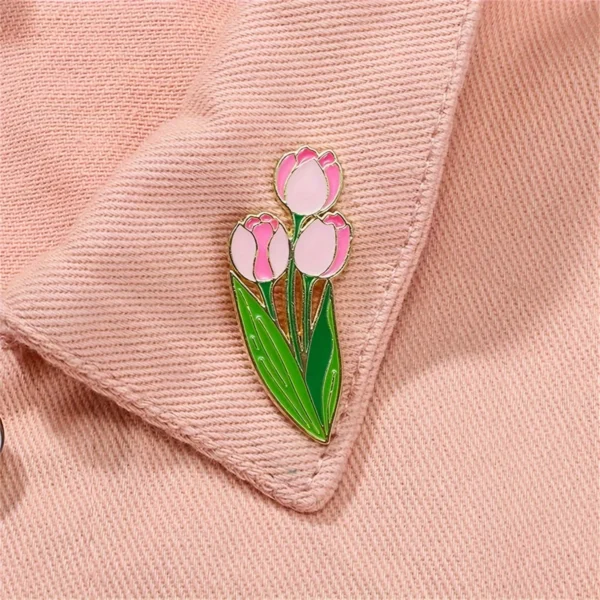 pin brošňa tulipány